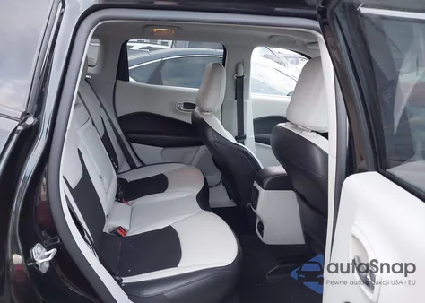 2019 Jeep Compass Sun And Wheel Fwd z USA, uszkodzony, nr VIN 3C4NJCBB5KT692653